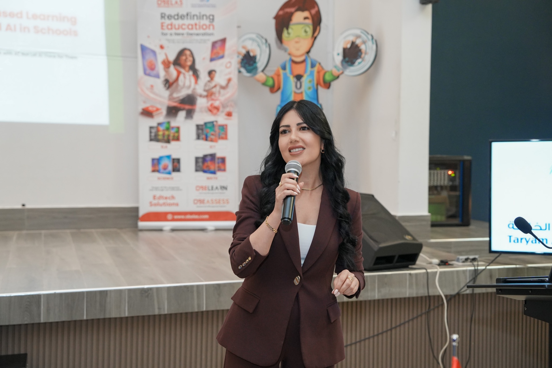 OBELAS trainer presenting to educators